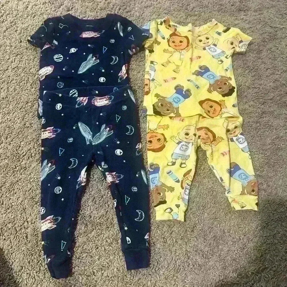 Size 12 month pajamas.